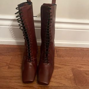 L’intervalle Brown Boots